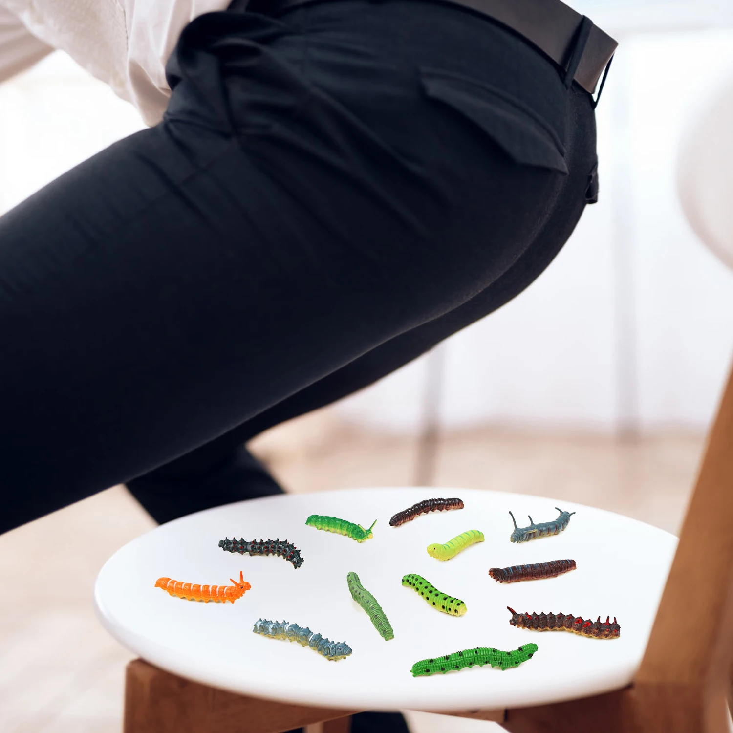 Prank Toys - โมเดลแมลง 12 ชิ้น รูปหนอน ของเล่นแกล้งคน โมเดลสัตว์